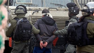 احتجاجا على القمع والنقل التعسفي، الأسرى الفلسطينيون يعلنون الإضراب عن الطعام