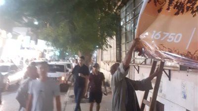 انطلاق حملة لإزالة الإعلانات واللافتات المخالفة وغير المرخصة بحي شرق أسيوط