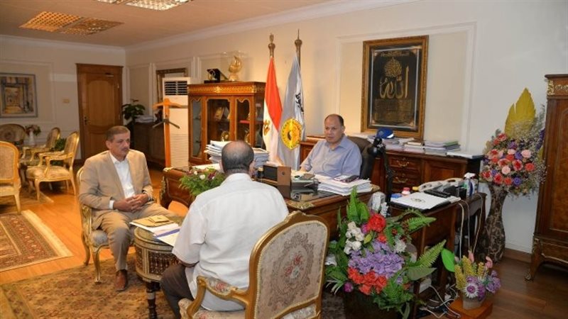 لقاء محافظ أسيوط،