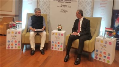 وزير الاتصالات يبحث مع نظيره الهندي تعزيز التعاون المشترك 