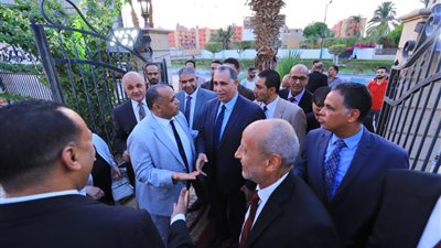 نقيب المحامين يتفقد مبنى النقابة الفرعية بالسويس (صور)