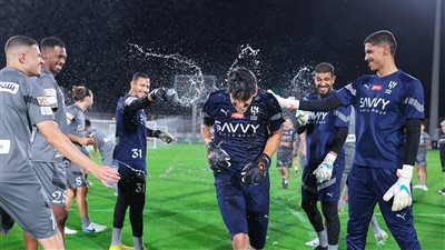 ياسين بونو يخوض المران الأول مع الهلال السعودي واستقبال خاص من اللاعبين (صور)