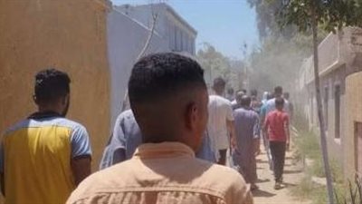 أهالي بني مزار بالمنيا يودعون جثمان الفنان أحمد الشوكي (صور)