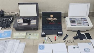 ضبط القائم بإدارة كيان تعليمى لتزوير الكارنيهات المنسوبة للنقابات فى الدقهلية