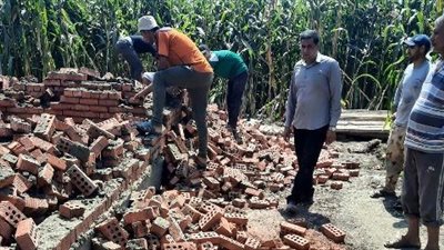 استمرار أعمال إزالة البناء المخالف بمراكز الشرقية 