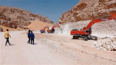 محافظ سوهاج يتابع الموقف التنفيذي لمشروع ربط المنطقة الصناعية غرب طهطا بالصحراوي الغربى