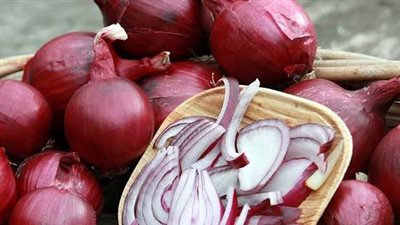 فوائد البصل الأحمر، يعزز صحة الجهاز الهضمي والقلب