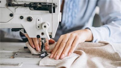 تدريب 45 فتاة من بور سعيد على مهنة التفصيل والخياطة مجانا