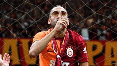 حكيم زياش يعلن رحيله عن جالطة سراي ويهاجم مدربه