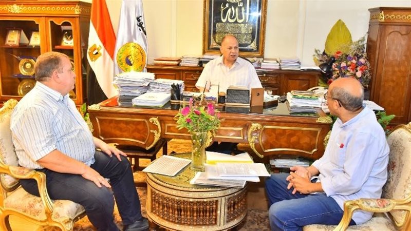 لقاء محافظ أسيوط،