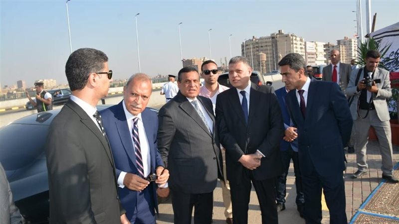 وزير التنمية المحلية،