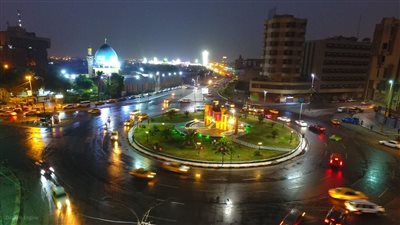 جدل بسبب عرض فيلم إباحي على لوحة إعلانات وسط العراق