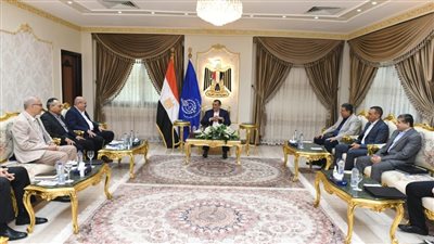 وزير الدولة للإنتاج الحربي يتفقد شركة قها للصناعات الكيماوية