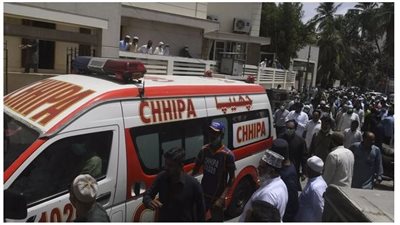 مقتل وإصابة 13 عاملا في تفجير شاحنة بباكستان