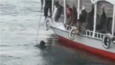 انتشال جثمان الطفل زياد حسين غريق قرية بنبان في أسوان (صور)