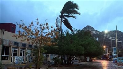 الإعصار هيلاري يتحرك نحو المكسيك وجنوب غربي أمريكا، وإلغاء مئات الرحلات