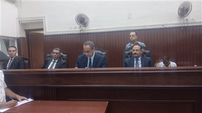 جدة ضحية القتل على يد والدها خلال محاكمته: مفكرش يساعدنا في إسعافها (صور) 