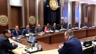 رئيس الوزراء يلتقي مسئولي شركة أباتشي الأمريكية