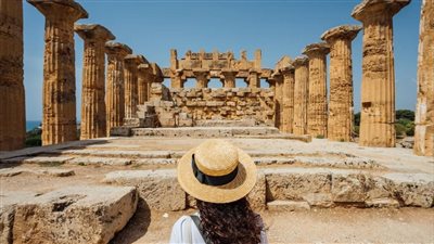 القصة الكاملة لمحاولة إفشال منظومة التذاكر الإلكترونية للمواقع الأثرية.. مساعد وزير السياحة: المنتفعون من السداد النقدي وراء شائعات سقوط السيستم .. توفير شباك لغير حاملي الكروت البنكية