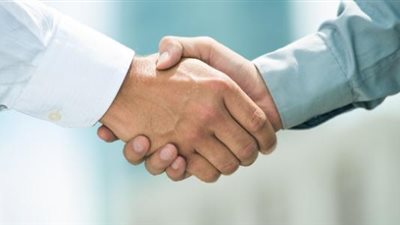 هل السلام يكفي لقطع الخصام بين المتخاصمين؟ الإفتاء تجيب