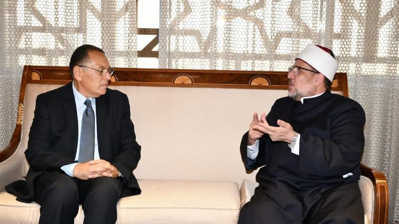 وزير الأوقاف ومحافظ