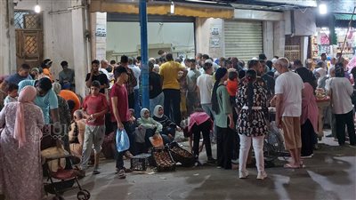 حكاية الزحام على محمصات اللب بمطروح (صور) 