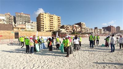محافظ الإسكندرية: تنفيذ 18 حملة لتنظيف الشواطئ خلال عامين