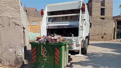 رفع 900 طن مخلفات وتسوية وتمهيد طرق خلال حملات نظافة لمدة يومين بأسيوط 