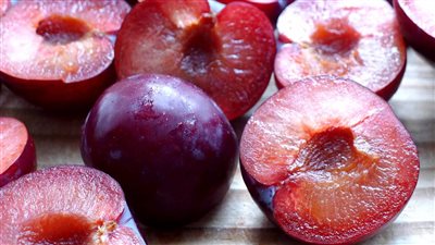 غنى بالعناصر الغذائية المهمة، 17 فائدة للبرقوق الأحمر 