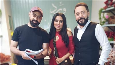 رانيا يوسف وعمرو عبد العزيز في كواليس فيلم ورد وريحان 