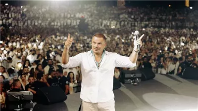 عمرو دياب ينشر فيديو جديدًا من حفله في لبنان: شكرًا بيروت
