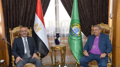 محافظ الإسماعيلية يستقبل رئيس الطائفة الإنجيلية بمصر