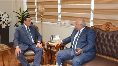 وزير التنمية المحلية ومحافظ الوادي الجديد يبحثان المشروعات الخدمية والخطة الاستثمارية