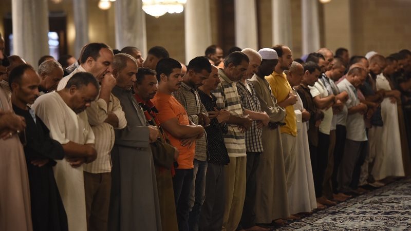  حكم إمامة غير الخطيب