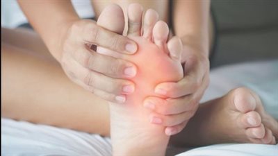 احذر من تورم القدمين، مؤشر لارتفاع أنزيمات الكبد