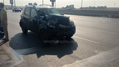  مصرع شخصين دهستهما سيارة بطريق السويس (صور)