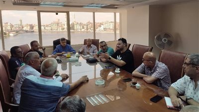 الجمارك تعد بحل مشاكل مستوردي القشرة خلال ايام