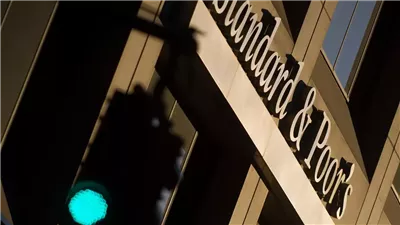 بعد موديز، ستاندرد آند بورز تخفض تصنيف بنوك أمريكية