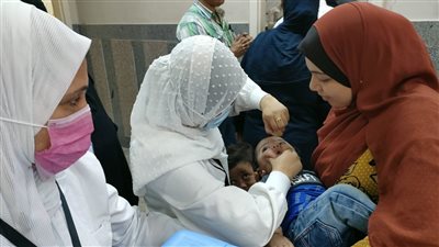 محافظ شمال سيناء يتفقد فرق حملة شلل الأطفال