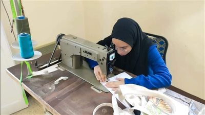 منصة أيادي مصر بالأقصر تنظم دورة لتعليم الخياطة