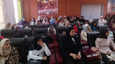 مناقشة ظاهرة ختان الإناث والزواج المبكر خلال اجتماع لجنة حماية الطفل بالأقصر