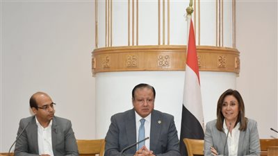 تدشين ورشة للصناعات الإبداعية للعاملين بالأعلى للثقافة (صور)