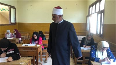 اليوم، امتحان مواد “الأحياء والأدب والتفسير” لطلاب الدور الثاني في الثانوية الأزهرية