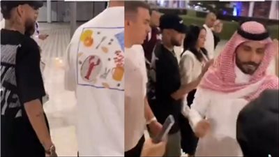 ظهور جديد لـ نيمار مع صديقته في السعودية (فيديو)