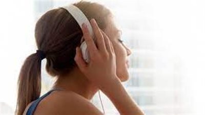 تفسير حلم سماع الأغاني فى المنام وعلاقته بمواجهة مشاكل وأزمات 