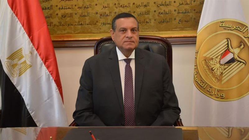 وزير التنمية المحلية،