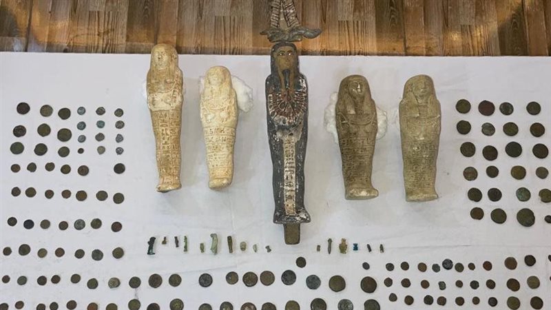 ضبط 256 قطعة أثرية