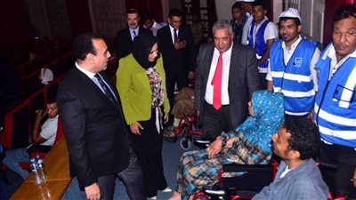 نائب محافظ الأقصر يشهد تسليم 45 كرسي متحرك لذوي الهمم