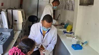 الكشف على 1370 مواطنا خلال قافلة طبية بقرية أبو النوم بالبحيرة (صور)