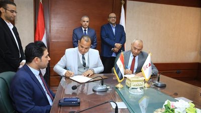 بروتوكولات تعاون بين مياه سوهاج ومستثمرين لتأجير أراضي الغابات الشجرية 